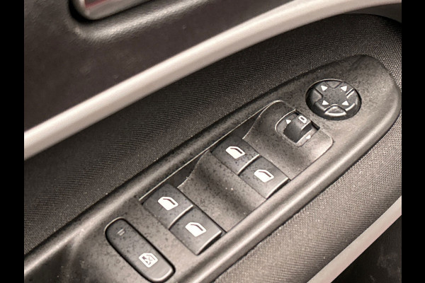 Jeep Avenger Altitude 54 kWh | SOH 95% | Adapt.Cruise/Control | Apple/Carplay | Origineel NL |