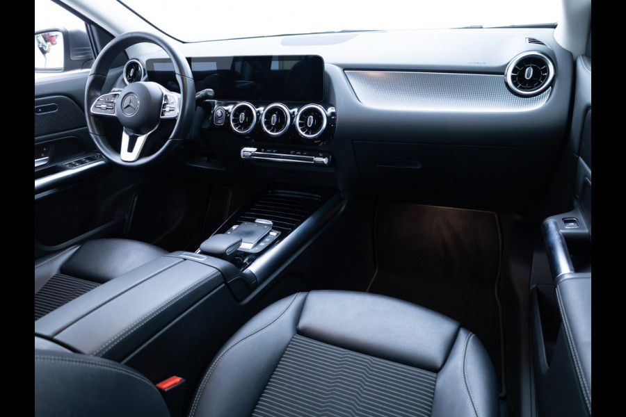 Mercedes-Benz GLA 200 Business Solution Luxury | Nieuw Model | Led-high performance | Stoelverwarming | Cruise Navigatie , Carplay/Android auto, Winterwielenset