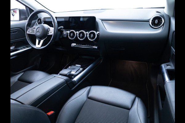 Mercedes-Benz GLA 200 Business Solution Luxury | Nieuw Model | Led-high performance | Stoelverwarming | Cruise Navigatie , Carplay/Android auto, Winterwielenset