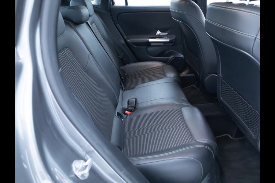 Mercedes-Benz GLA 200 Business Solution Luxury | Nieuw Model | Led-high performance | Stoelverwarming | Cruise Navigatie , Carplay/Android auto, Winterwielenset