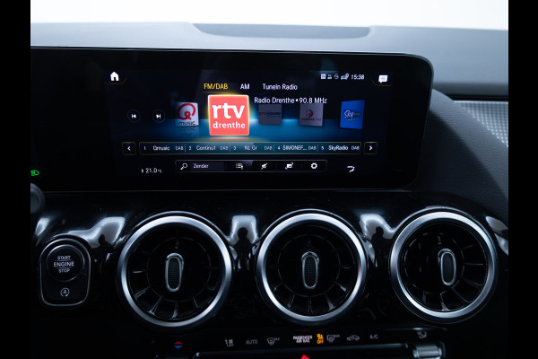 Mercedes-Benz GLA 200 Business Solution Luxury | Nieuw Model | Led-high performance | Stoelverwarming | Cruise Navigatie , Carplay/Android auto, Winterwielenset