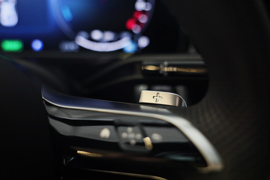 Mercedes-Benz E-Klasse 300 e AMG 53 Look / HYPERSCREEN / Acc / Memory / Elek Stoelen / 360 Camera / Dode Hoek / Open Pano / 21 Inc
