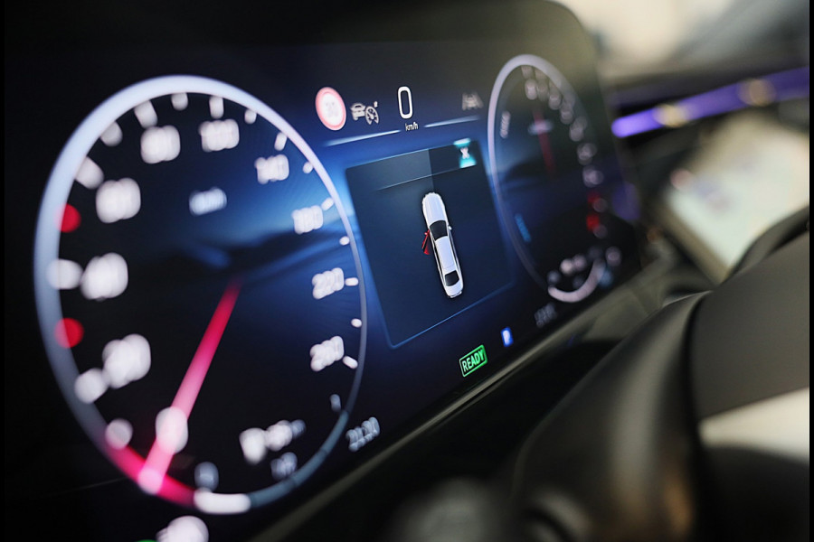 Mercedes-Benz E-Klasse 300 e AMG 53 Look / HYPERSCREEN / Acc / Memory / Elek Stoelen / 360 Camera / Dode Hoek / Open Pano / 21 Inc