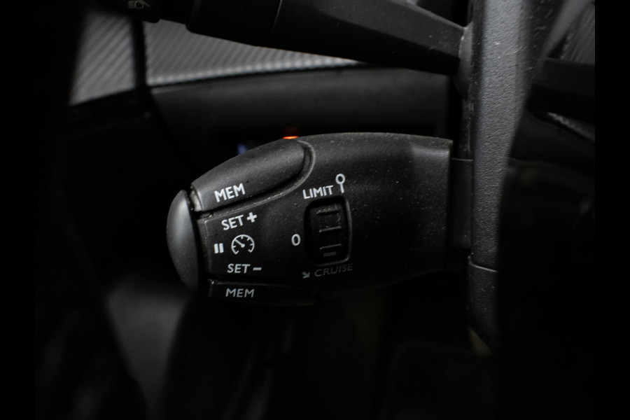 Peugeot e-2008 EV Active Pack 50 kWh Sport (APPLE CARPLAY,NAVI,CAMERA,STOELVERWARMING,CLIMATE,CRUISE,LED,LM VELGEN,NETTE STAAT)