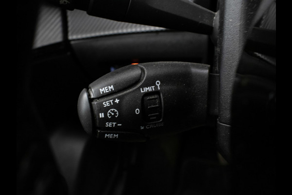 Peugeot e-2008 EV Active Pack 50 kWh Sport (APPLE CARPLAY,NAVI,CAMERA,STOELVERWARMING,CLIMATE,CRUISE,LED,LM VELGEN,NETTE STAAT)