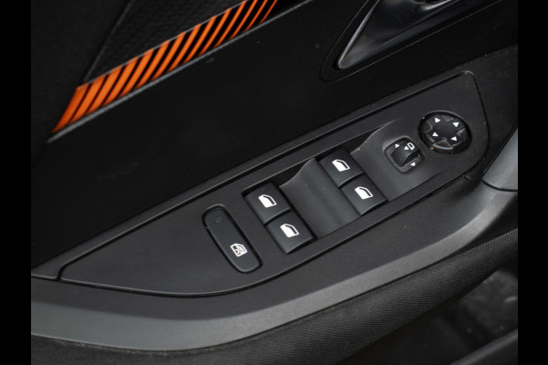 Peugeot e-2008 EV Active Pack 50 kWh Sport (APPLE CARPLAY,NAVI,CAMERA,STOELVERWARMING,CLIMATE,CRUISE,LED,LM VELGEN,NETTE STAAT)