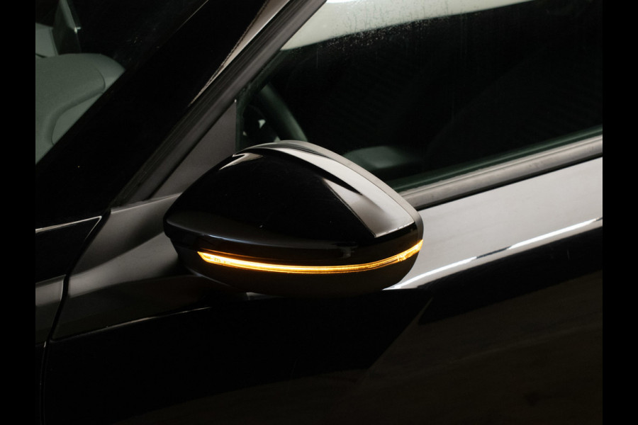 Peugeot e-2008 EV Active Pack 50 kWh Sport (APPLE CARPLAY,NAVI,CAMERA,STOELVERWARMING,CLIMATE,CRUISE,LED,LM VELGEN,NETTE STAAT)