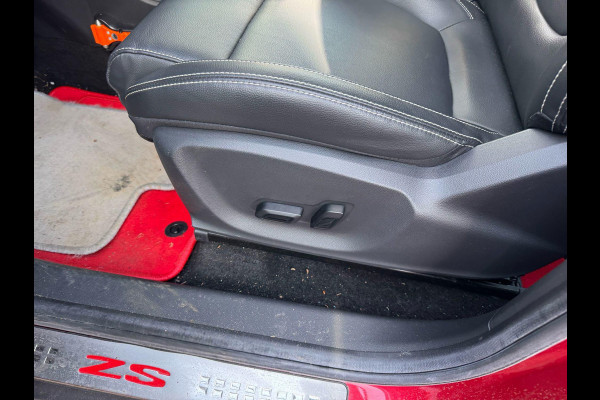 MG Mg Zs EV Luxury 45 kWh | 143pk | Panoramadak | Elektrisch Verstelbare Stoelen | Dodehoeksensoren |