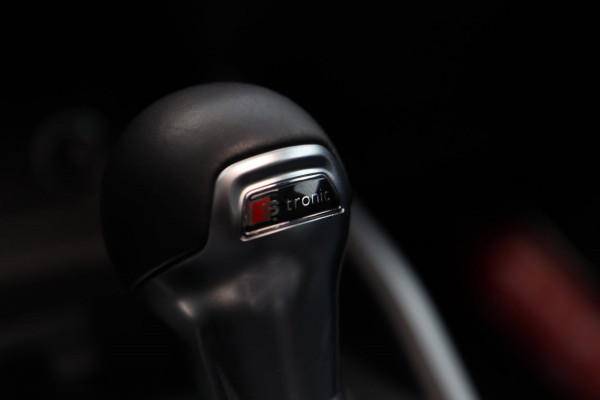 Audi Q2 40 TFSI quattro / PANO / RS Wielen / LEDER / CAMERA / NAVI