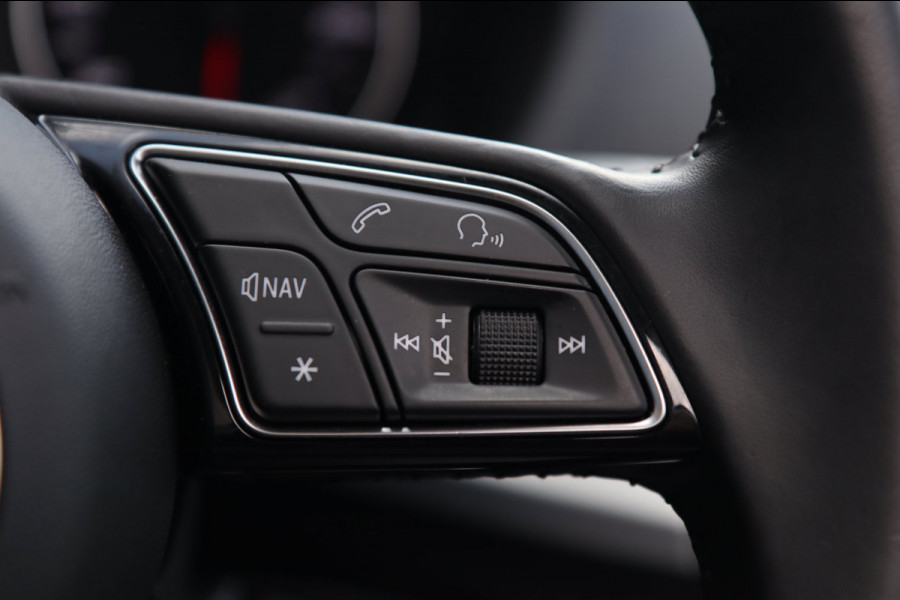 Audi Q2 40 TFSI quattro / PANO / RS Wielen / LEDER / CAMERA / NAVI