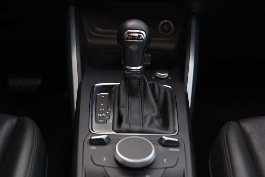 Audi Q2 40 TFSI quattro / PANO / RS Wielen / LEDER / CAMERA / NAVI