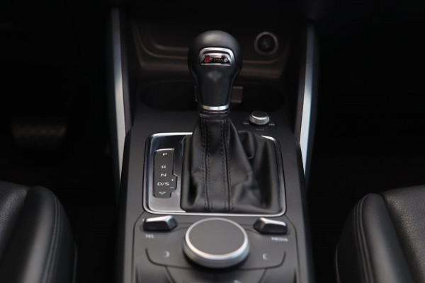 Audi Q2 40 TFSI quattro / PANO / RS Wielen / LEDER / CAMERA / NAVI