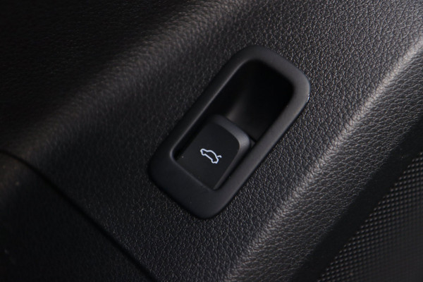 Audi Q2 40 TFSI quattro / PANO / RS Wielen / LEDER / CAMERA / NAVI