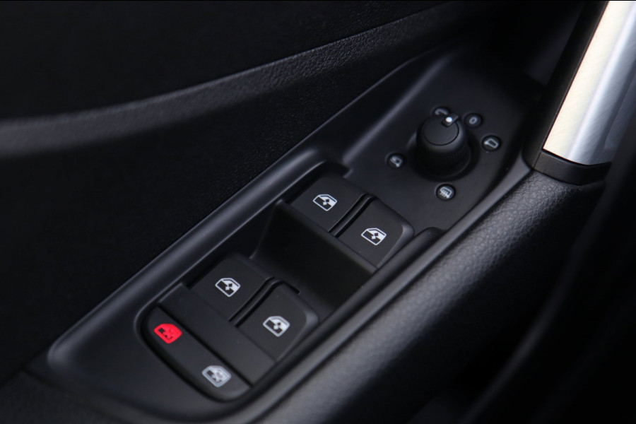 Audi Q2 40 TFSI quattro / PANO / RS Wielen / LEDER / CAMERA / NAVI