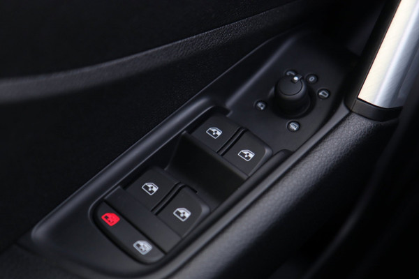 Audi Q2 40 TFSI quattro / PANO / RS Wielen / LEDER / CAMERA / NAVI