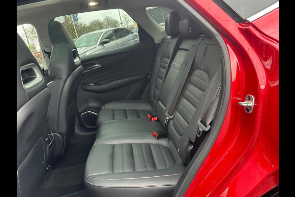 MG EHS 1.5 TGDI Luxury VAN € 25.900,- VOOR € 22.330,- UW LENTEVOORDEEL € 3.570,-! | PHEV | MEGA COMPLEET! | COMPLETE HISTORIE AANWEZIG | FABRIEKSGARANTIE T/M 011-2030 | 52km WLTP ELECTR RIJBEREIK, TOTAAL RIJBEREIK TOT 1.000km! |