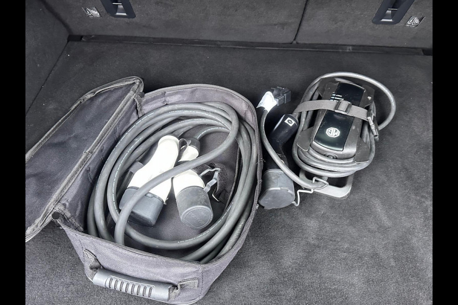 MG EHS 1.5 TGDI Luxury VAN € 25.900,- VOOR € 22.330,- UW LENTEVOORDEEL € 3.570,-! | PHEV | MEGA COMPLEET! | COMPLETE HISTORIE AANWEZIG | FABRIEKSGARANTIE T/M 011-2030 | 52km WLTP ELECTR RIJBEREIK, TOTAAL RIJBEREIK TOT 1.000km! |