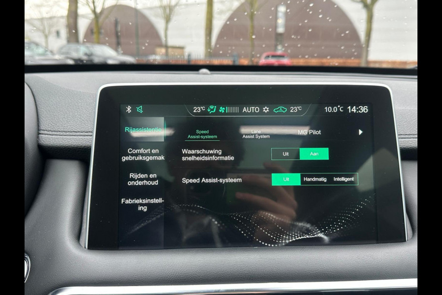 MG EHS 1.5 TGDI Luxury VAN € 25.900,- VOOR € 22.330,- UW LENTEVOORDEEL € 3.570,-! | PHEV | MEGA COMPLEET! | COMPLETE HISTORIE AANWEZIG | FABRIEKSGARANTIE T/M 011-2030 | 52km WLTP ELECTR RIJBEREIK, TOTAAL RIJBEREIK TOT 1.000km! |