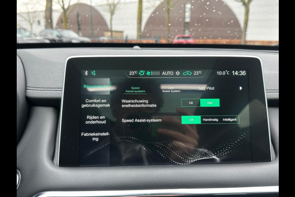 MG EHS 1.5 TGDI Luxury VAN € 25.900,- VOOR € 22.330,- UW LENTEVOORDEEL € 3.570,-! | PHEV | MEGA COMPLEET! | COMPLETE HISTORIE AANWEZIG | FABRIEKSGARANTIE T/M 011-2030 | 52km WLTP ELECTR RIJBEREIK, TOTAAL RIJBEREIK TOT 1.000km! |