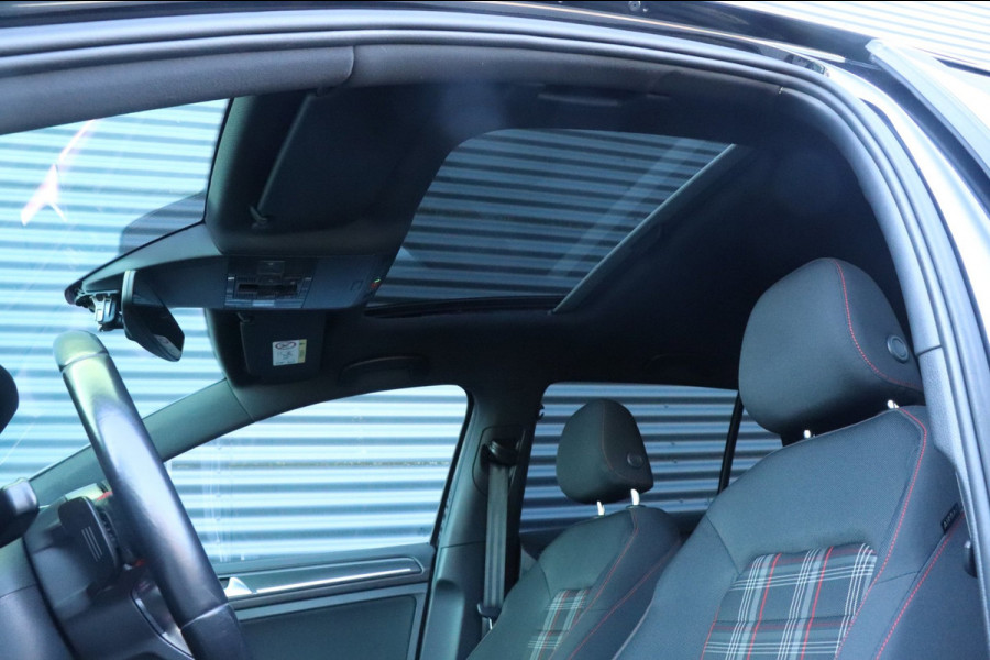 Volkswagen Golf 2.0 TSI GTI Performance | PANO / DYNAUDIO / VOL!