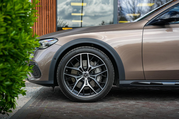 Mercedes-Benz E-Klasse All-Terrain 300 de 4MATIC All-Terrain Panoramadak Hyperscreen Adapt. Cruise Burmester HeadUp Luchtvering Trekhaak All Terrain