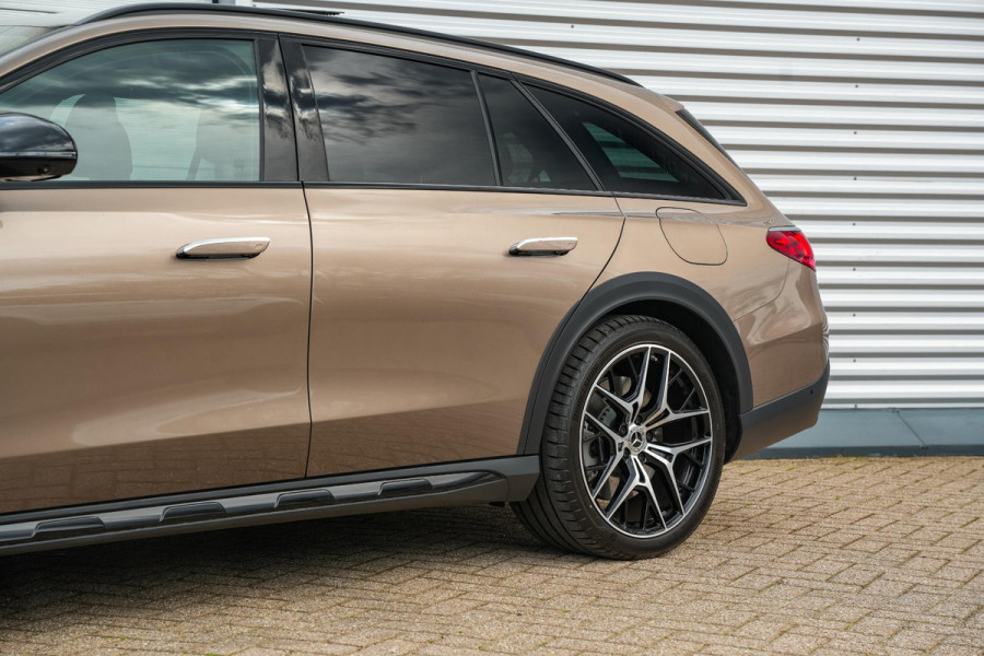 Mercedes-Benz E-Klasse All-Terrain 300 de 4MATIC All-Terrain Panoramadak Hyperscreen Adapt. Cruise Burmester HeadUp Luchtvering Trekhaak All Terrain