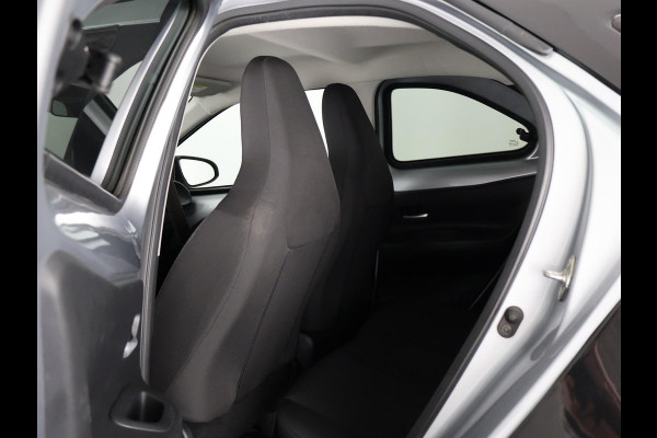 Toyota Aygo X 1.0 VVT-i MT Play Bi-Tone | Apple Carplay & AndroidAUTO | Camera | Privacy Glass |