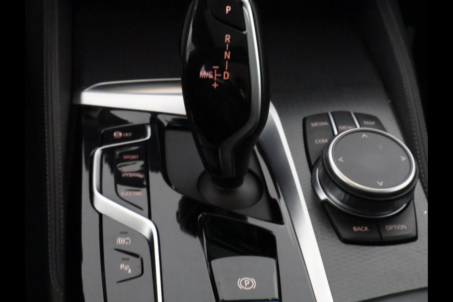BMW 5 Serie Touring 530e Business Edition Plus M-Pakket | Stoelverwarming | Harman Kardon | Panoramadak |