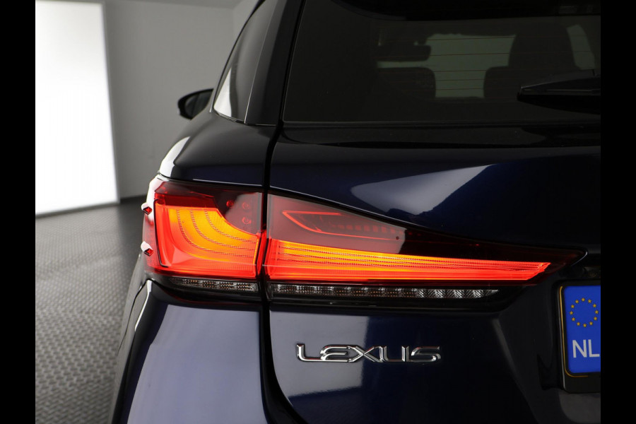 Lexus CT 200h Ultimate Edition | Apple Carplay & AndroidAUTO | Adapt.Cruise Control | Navigatiesysteem |