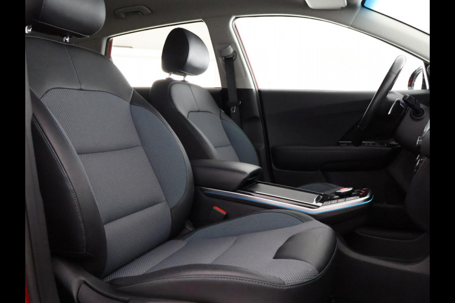 Kia e-Niro Dynamic Line 64 kWh SOH 99% | 450 km actieradius | Stuur-/& Stoelverwarming | Parkeersensoren |