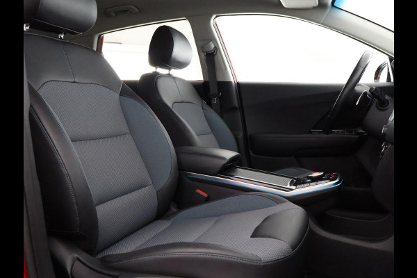 Kia e-Niro Dynamic Line 64 kWh SOH 99% | 450 km actieradius | Stuur-/& Stoelverwarming | Parkeersensoren |