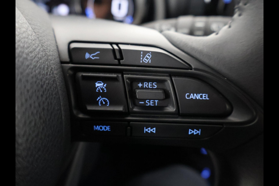 Toyota Yaris 1.5 Hybrid Executive | Stoelverwarming | Navigatie | Dodehoek detectie | Parkeersenoren |