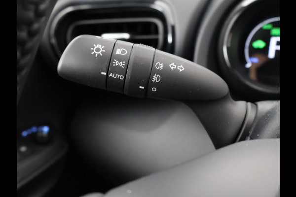 Toyota Yaris 1.5 Hybrid Executive | Stoelverwarming | Navigatie | Dodehoek detectie | Parkeersenoren |