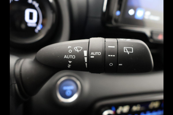 Toyota Yaris 1.5 Hybrid Executive | Stoelverwarming | Navigatie | Dodehoek detectie | Parkeersenoren |