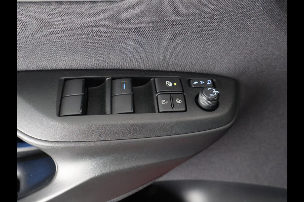 Toyota Yaris 1.5 Hybrid Executive | Stoelverwarming | Navigatie | Dodehoek detectie | Parkeersenoren |