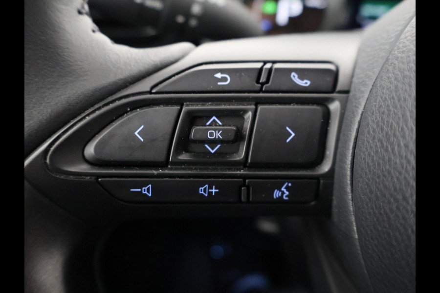 Toyota Yaris 1.5 Hybrid Executive | Stoelverwarming | Navigatie | Dodehoek detectie | Parkeersenoren |