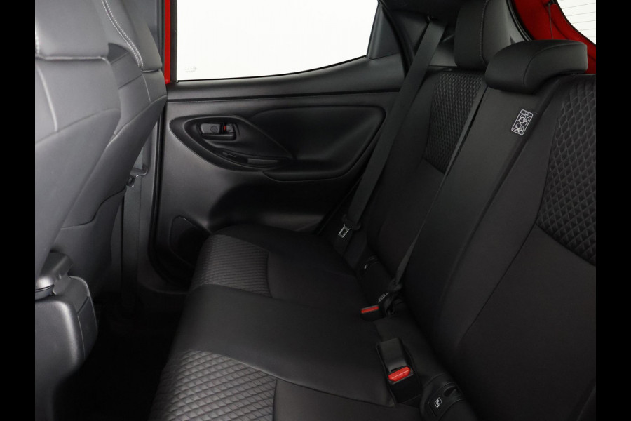 Toyota Yaris 1.5 Hybrid Executive | Stoelverwarming | Navigatie | Dodehoek detectie | Parkeersenoren |