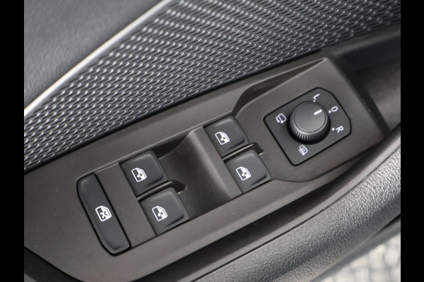 Škoda Octavia Combi 1.5 e-TSI HYBRID BUS.PLUS 150 PK 1e EIG AUTOMAAT SCHUIF/KANTEL PANORAMADAK.GROTE WEG KM !