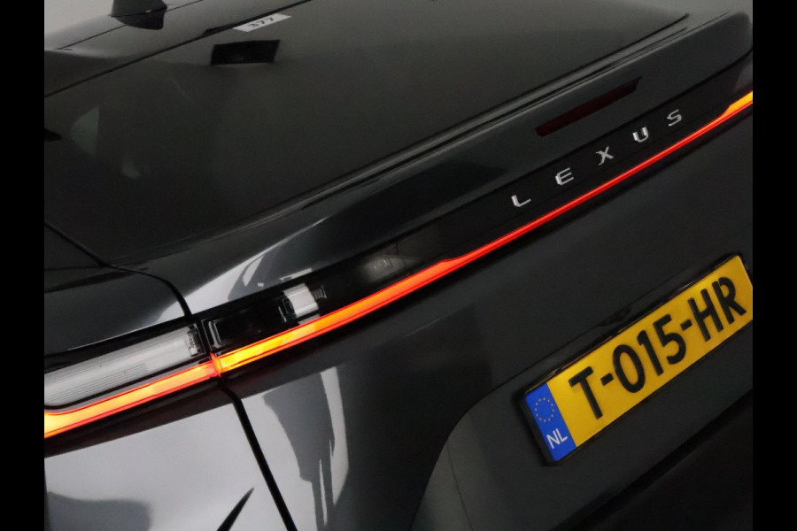 Lexus RZ 450e Executive Line + Premium Pack | Stoel & Stuur verwarming | 20" lichtmetalen velgen |