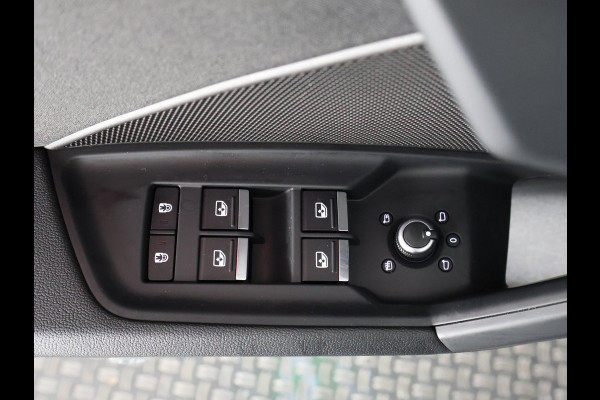 Audi A3 Limousine 35 TFSI Black Business Edition | Navigatie | Parkeersensoren |
