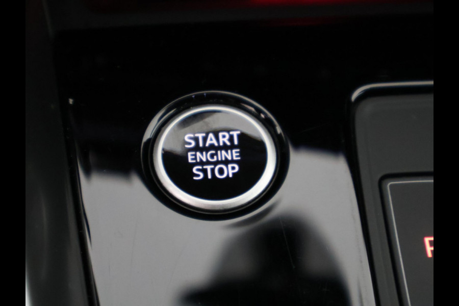 Audi A3 Limousine 35 TFSI Black Business Edition | Navigatie | Parkeersensoren |