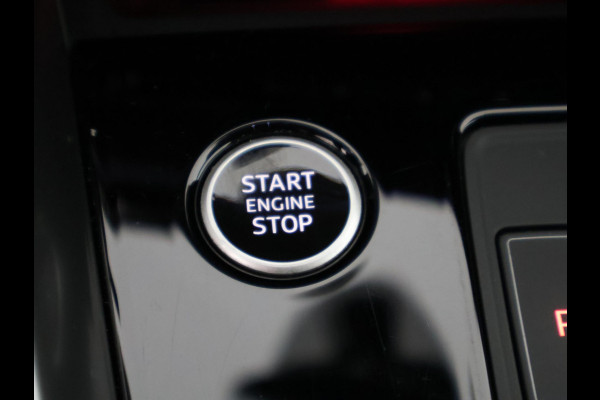 Audi A3 Limousine 35 TFSI Black Business Edition | Navigatie | Parkeersensoren |