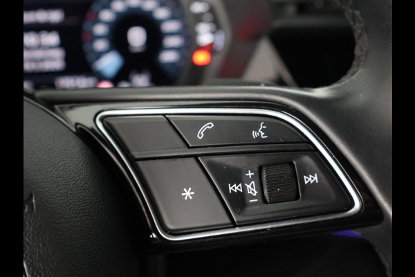 Audi A3 Limousine 35 TFSI Black Business Edition | Navigatie | Parkeersensoren |