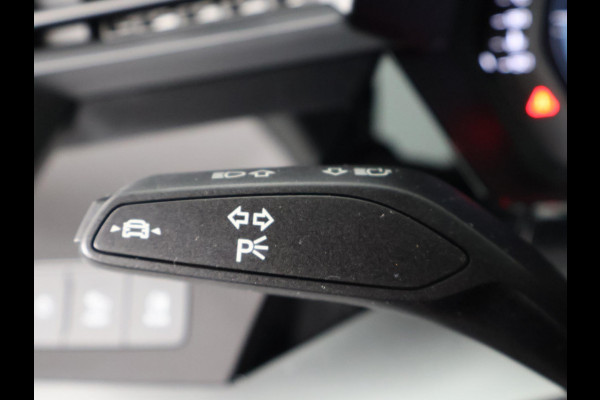 Audi A3 Limousine 35 TFSI Black Business Edition | Navigatie | Parkeersensoren |