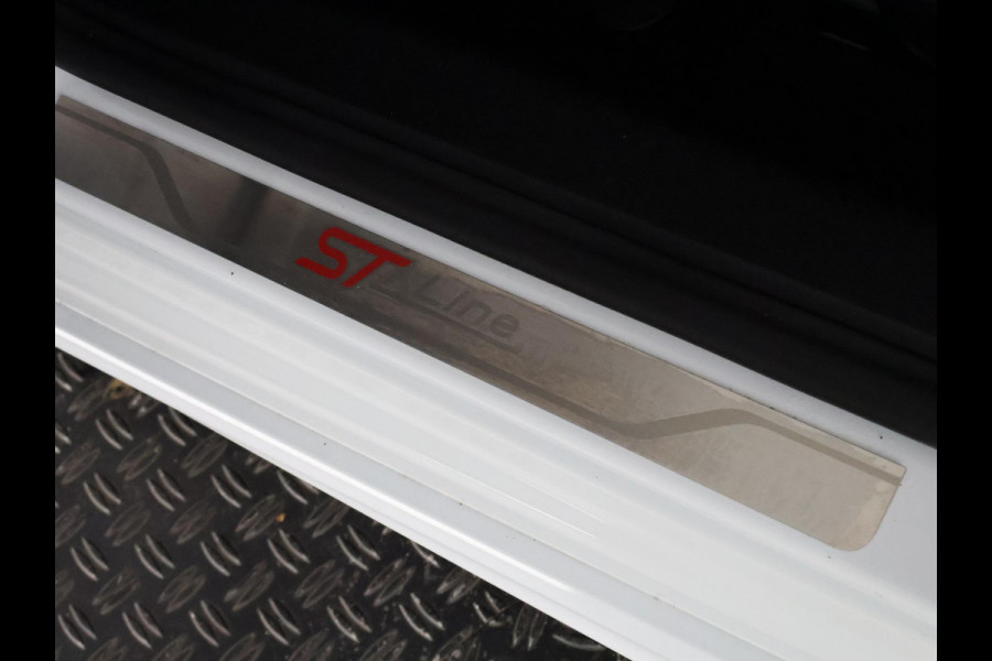 Ford FOCUS Wagon 1.0 EcoBoost ST Line Business | Navigatie | Camera | Parkeersensoren |