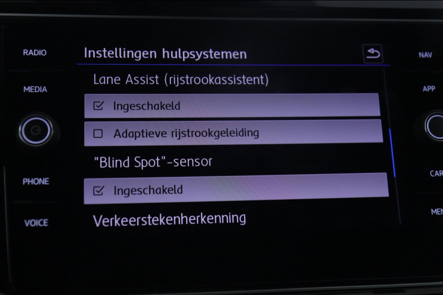 Volkswagen T-Roc 2.0 TSI 4Motion R /PANO/CARPLAYBLINDSPOT/D/SFEER/ACC/VOL