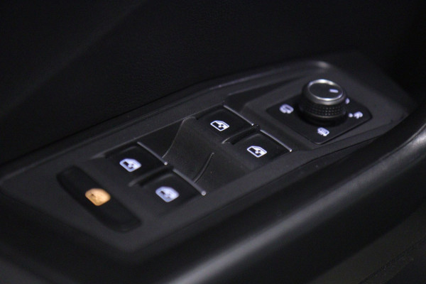 Volkswagen T-Roc 2.0 TSI 4Motion R /PANO/CARPLAYBLINDSPOT/D/SFEER/ACC/VOL