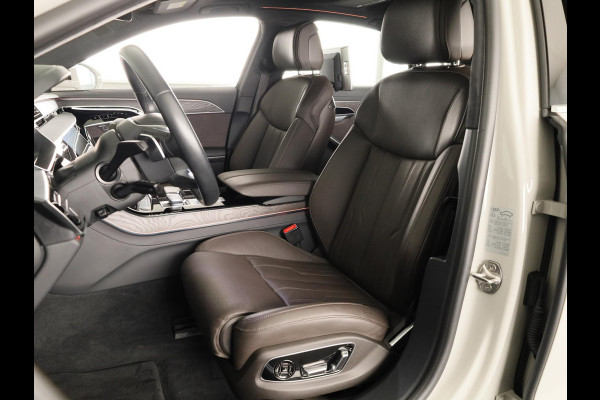 Audi A8 60 TFSI e quattro Lang 462 pk Tiptronic | Verlengde garantie | Navigatie | Panoramadak | Parkeersensoren (Park assist) | Rondomzicht camera | Stoelverwarming/ventilatie/massage v/a | B&O Soundsystem |