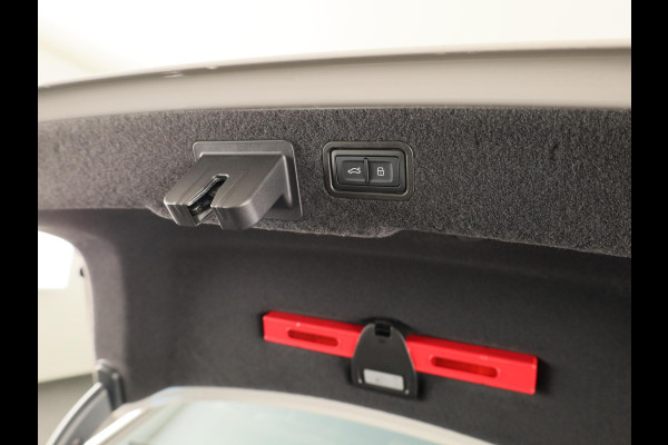 Audi A8 60 TFSI e quattro Lang 462 pk Tiptronic | Verlengde garantie | Navigatie | Panoramadak | Parkeersensoren (Park assist) | Rondomzicht camera | Stoelverwarming/ventilatie/massage v/a | B&O Soundsystem |
