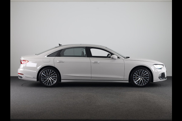 Audi A8 60 TFSI e quattro Lang 462 pk Tiptronic | Verlengde garantie | Navigatie | Panoramadak | Parkeersensoren (Park assist) | Rondomzicht camera | Stoelverwarming/ventilatie/massage v/a | B&O Soundsystem |